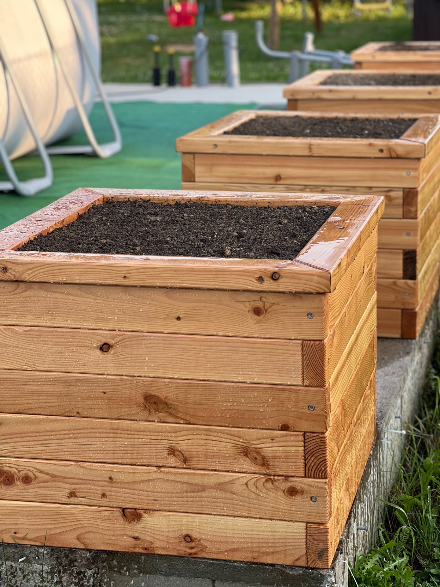 Odstín : bezbarvý -Modřin 